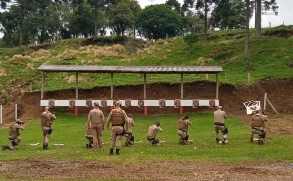 Policiais Militares de Curitibanos são habilitados em novos armamentos