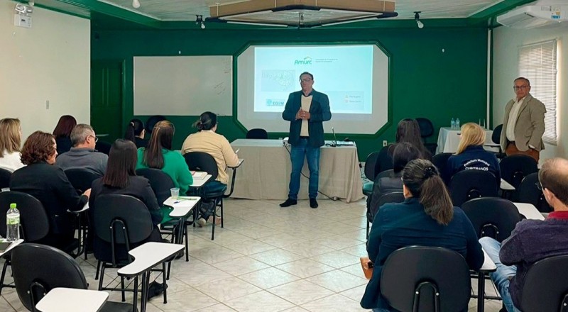Amurc realizou capacitação sobre o Novo Fundeb