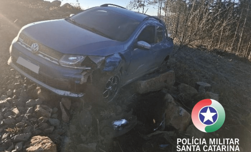 PM recupera veículo furtado e apreende objetos em Santa Cecília